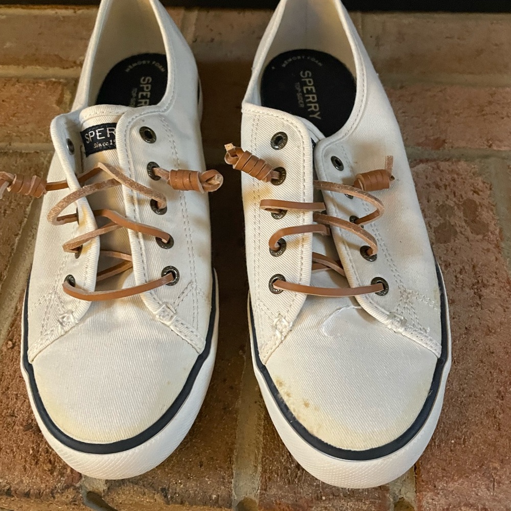 Women’s Sperry Crest Vibe while sneakers Size 9.5